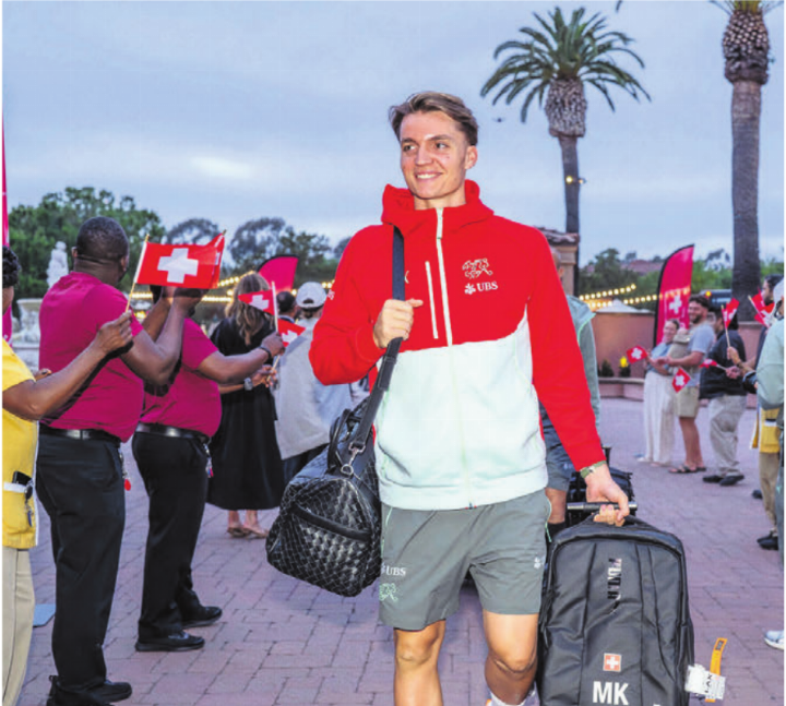Die Nati und Marvin Keller kommen im WM-Basiscamp an, dem Hotel Fairmont Grand Del Mar in San Diego. 
Bild: Freshfocus