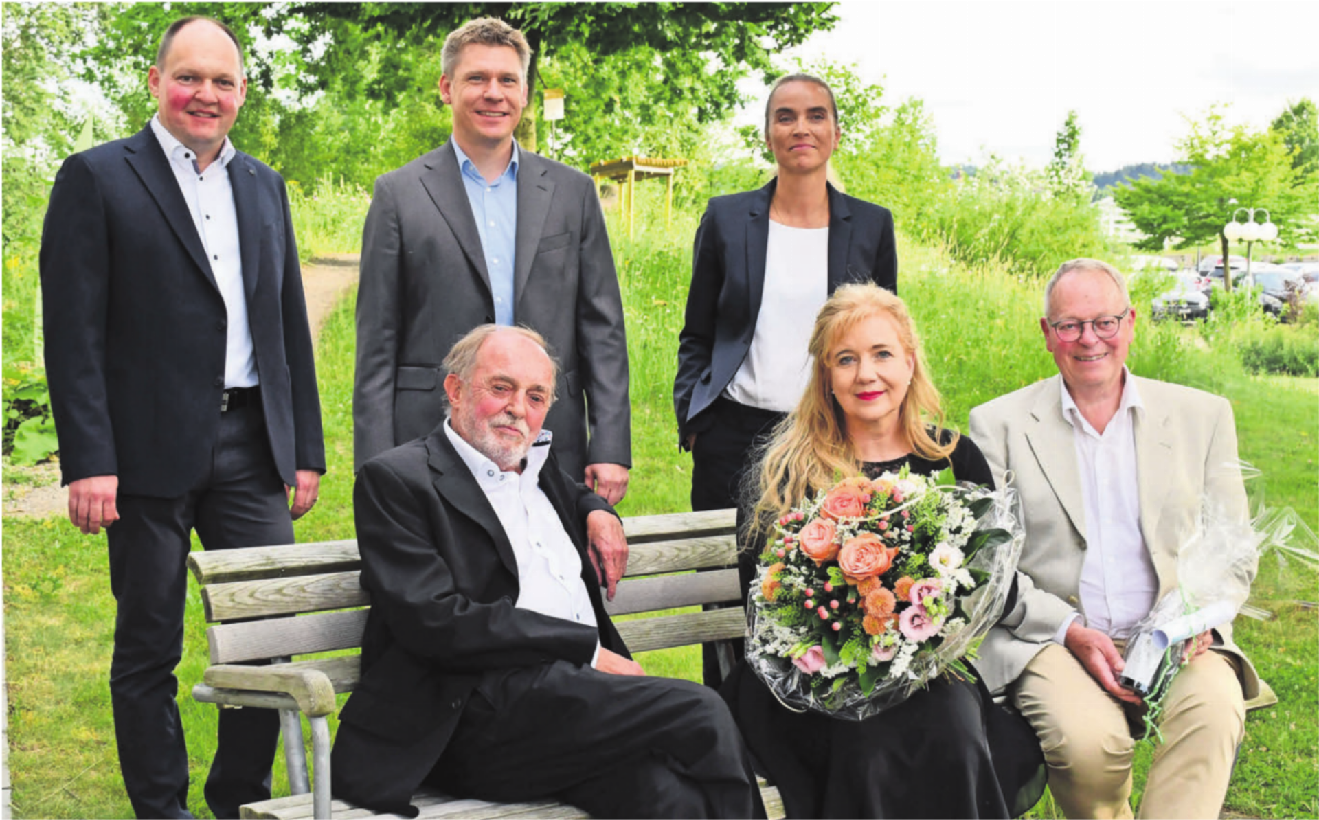 Vergangenheit und Zukunft vom Reusspark und Verein Gnadenthal (stehend v. l.): Stefan Keusch; Dominik Bammatter, neuer Direktor, und Sabine Burkhalter Kaimakliotis. (sitzend v. l.): abtretender Direktor Urs Bosisio, neue Vereinspräsidentin Christine Kaspar Frei und der abtretende Präsident Kurt Notter. Bild: Monica Rast - Das Bild wird blockiert. – Möglicherweise durch einen aktiven Adblocker.