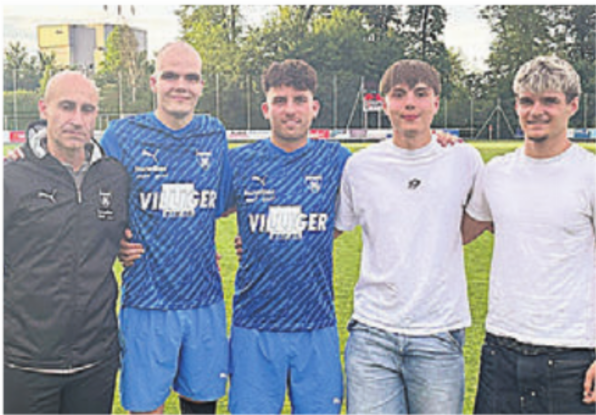 Diese Spieler wurden von der 1. Mannschaft verabschiedet (von links): Haski Can (Trainer), Tim Oechslin, Gabriel Gumann, Lian Meyer, Louis Delaloye.    Bild: zg - Das Bild wird blockiert. – Möglicherweise durch einen aktiven Adblocker.
