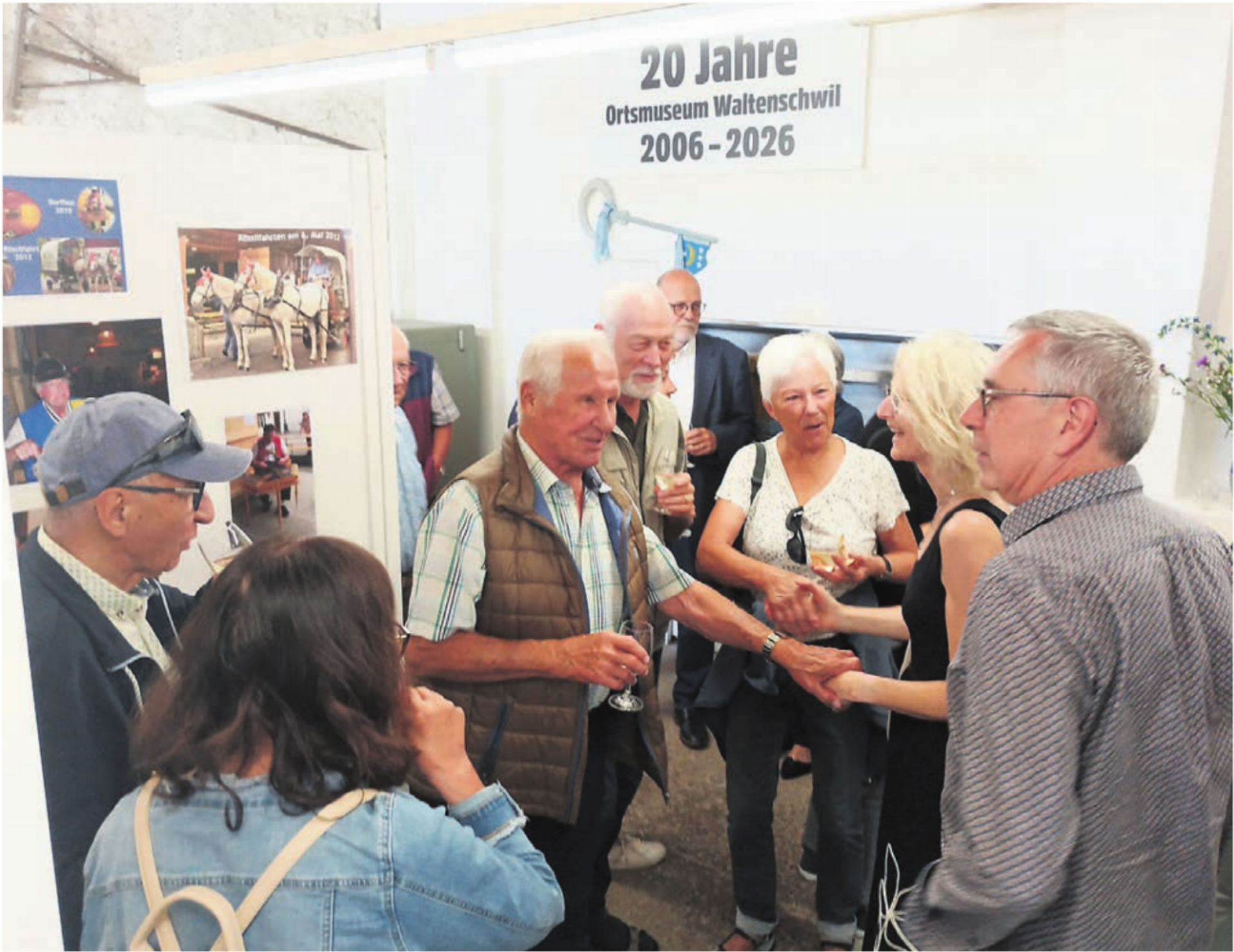 Gute Laune am Festakt zur Eröffnung der Fotoausstellung am Samstagabend. Bilder: Thomas Stöckli - Das Bild wird blockiert. – Möglicherweise durch einen aktiven Adblocker.