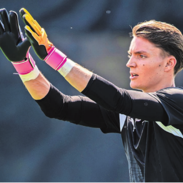 Gute Energie für die Nati - Clubs aus der Premier League und Ajax Amsterdam haben laut Sky Interesse an Marvin Keller. Der YB-Goalie aus Berikon fokussiert sich nun aber voll auf die Nati. Bild: Freshfocus