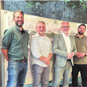 Offene Fragen und viel Verständnis - Standen der Bevölkerung Red und Antwort: Jan Ecknauer (Projektverfasser Bushof), Pascal Bachmann (Projektverfasser Zürcherstrasse), Thomas J. Meile (kantonaler Projektleiter Tiefbau), Peter Werder und Sandro Schmid (Stadträte), Stefano Righetti (Bereichsleiter Tiefbau Stadt), Stefan Walder (Abteilungsleiter Bau Stadt). Bild: sca