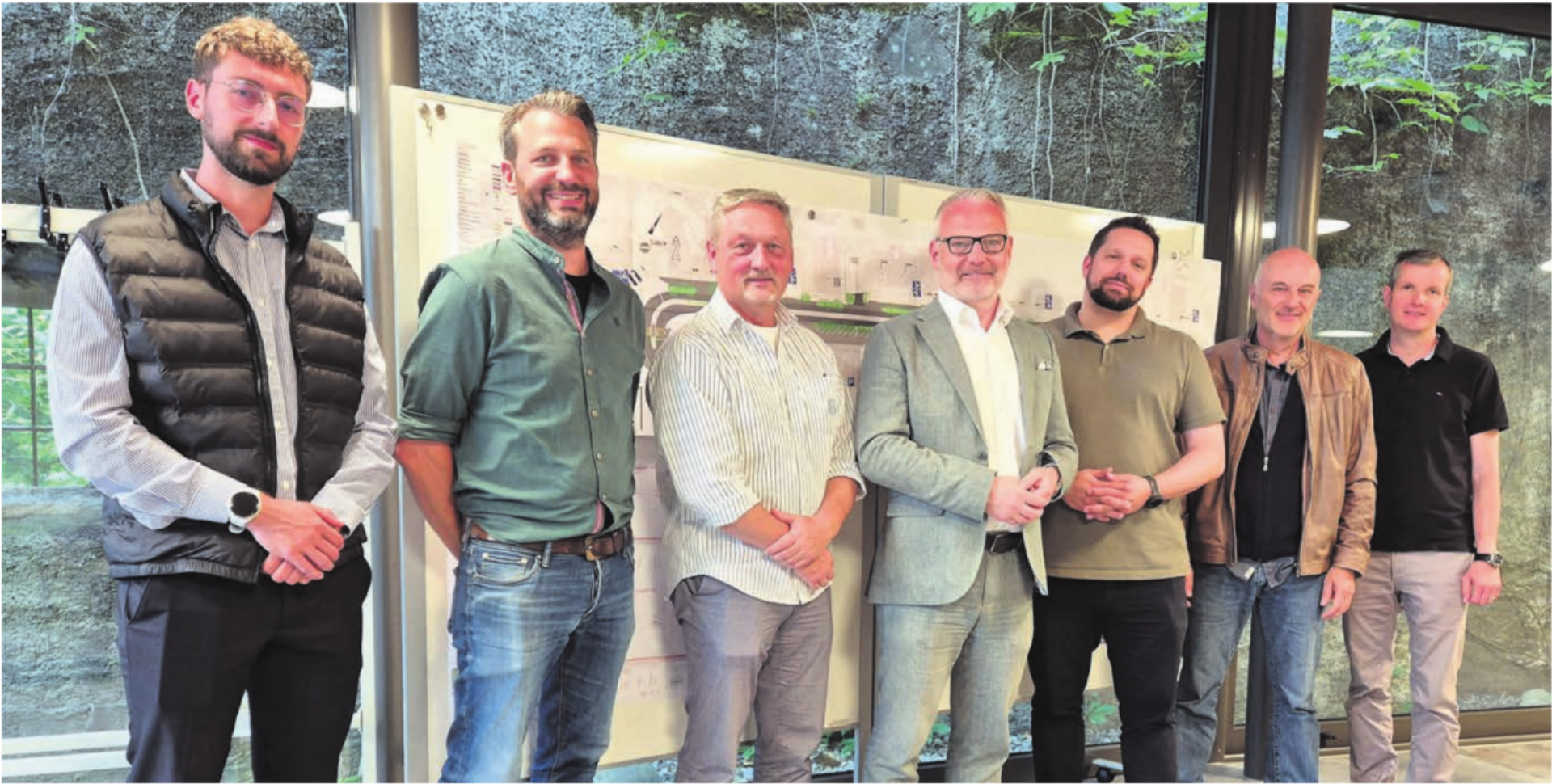 Standen der Bevölkerung Red und Antwort: Jan Ecknauer (Projektverfasser Bushof), Pascal Bachmann (Projektverfasser Zürcherstrasse), Thomas J. Meile (kantonaler Projektleiter Tiefbau), Peter Werder und Sandro Schmid (Stadträte), Stefano Righetti (Bereichsleiter Tiefbau Stadt), Stefan Walder (Abteilungsleiter Bau Stadt). Bild: sca - Das Bild wird blockiert. – Möglicherweise durch einen aktiven Adblocker.