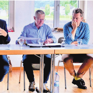 Das Präsidium bleibt in Wohlen - Letze Abgeordnetenversammlung für Arsène Perroud (links) als Repla-Präsident. Neben ihm: Vizepräsident Roland Polentarutti, Raumplaner Sasa Subak und Claudia Schwarzmaier, Führerin der Geschäftsstelle. Bilder: Thomas Stöckli