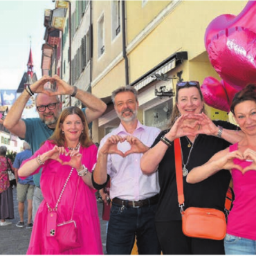 Pinker Laufsteg begeistert - Das OK-Team hat mit «Städtli mit Herz» und dem «Showtime»-Event ins Schwarze getroffen: (v. l.) Ralph Nikolaiski, Corina Sorg, Pascal Braun, Biggi Winteler und Simone Meier.