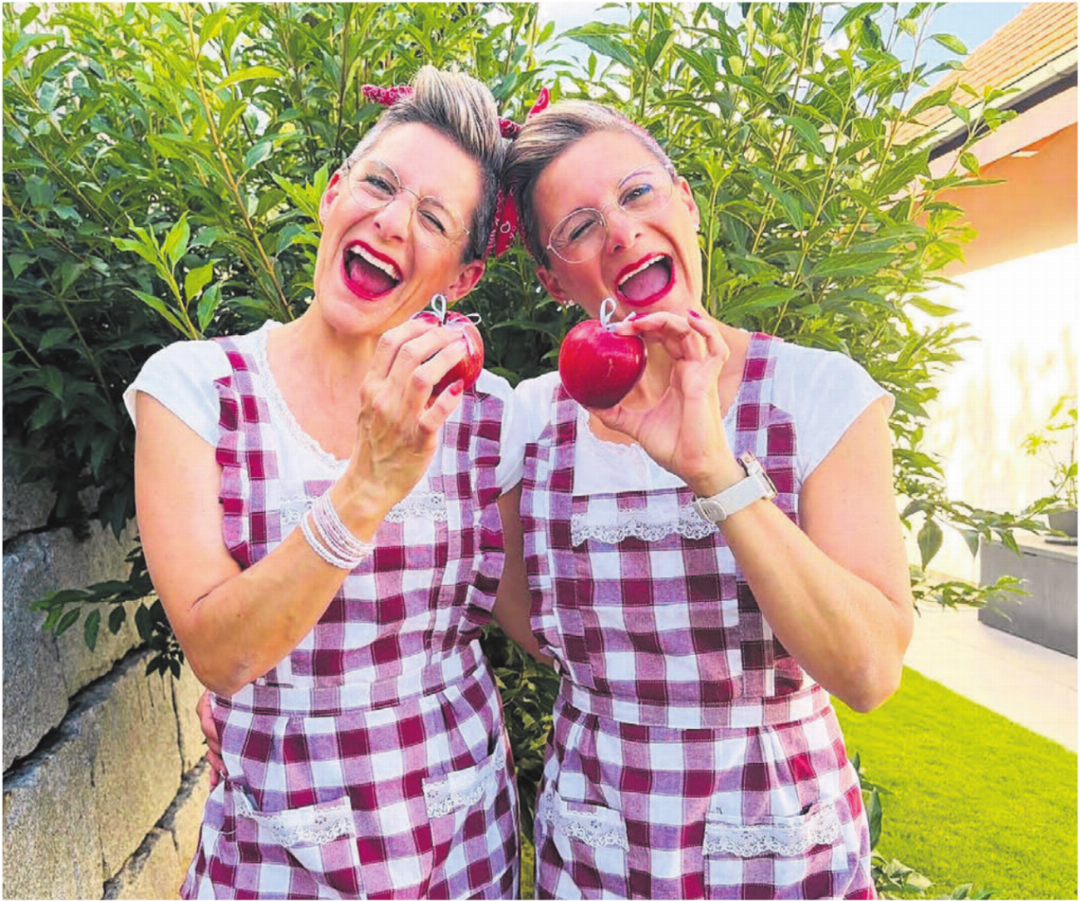 Nicole Enzler (links) und Kathrin Kobler bereichern das Reussfoodfestival 2026 mit ihrem «Öpfelchüechli»-Stand. Eine einmalige Sache für die beiden. Bild: zg Nicole Enzler (links) und Kathrin Kobler bereichern das Reussfoodfestival 2026 mit ihrem «Öpfelchüechli»-Stand. Eine einmalige Sache für die beiden. Bild: zg