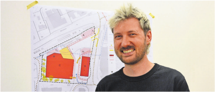 Tim Van Puyenbroeck von der Kontextplan AG erläuterte die Details zum Entwicklungsrichtplan des Bahnhofgebietes.
Bilder: Roger Wetli