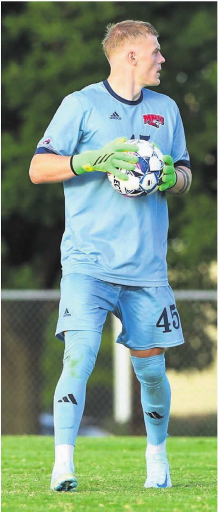 Lukas Bolzli hat als Fussballgoalie beim Nachwuchs des FC Zürich und in der Promotion League beim SC Cham gespielt. Nun setzt er auf Ultramarathons – und will vom Sport leben können.
Bilder: zg