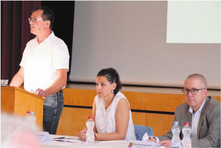 Gemeindeammann Alain Maître und die neuen Gemeinderäte Mirjam Kölliker und Kis Baumgartner (von links). Bild: Annemarie Keusch