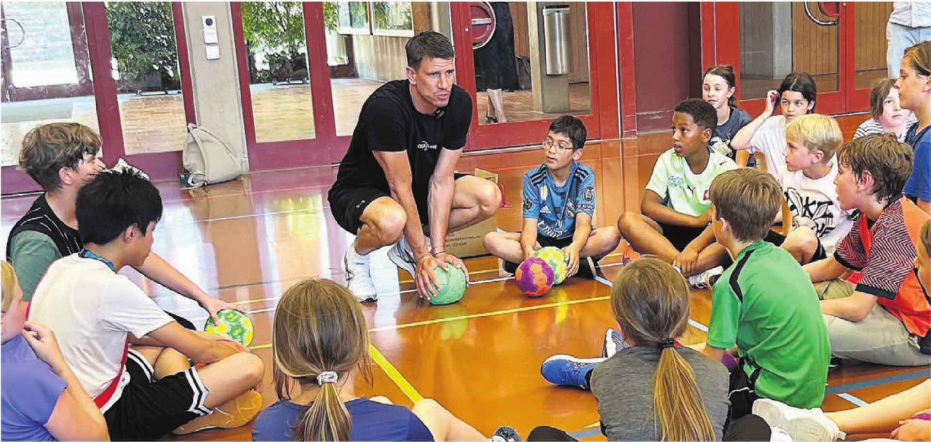 Mit Andy Schmid war einer der erfolgreichsten Schweizer Handballer aller Zeiten zu Gast im Berikerhus. Bild: Sabrina Salm - Das Bild wird blockiert. – Möglicherweise durch einen aktiven Adblocker.