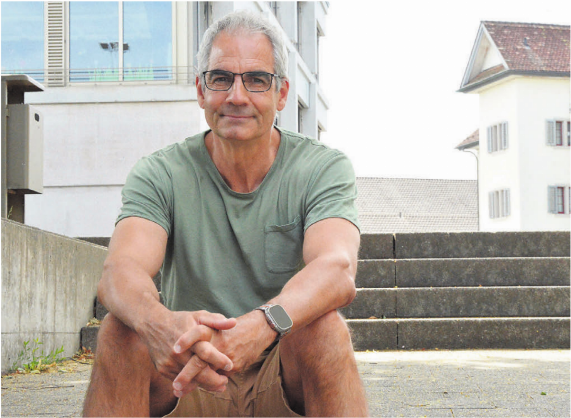 Stefan Späni auf dem Pausenplatz des Joner Schulhauses. Nun kehrt er dem Kelleramt den Rücken. Bild: Annemarie Keusch - Das Bild wird blockiert. – Möglicherweise durch einen aktiven Adblocker.
