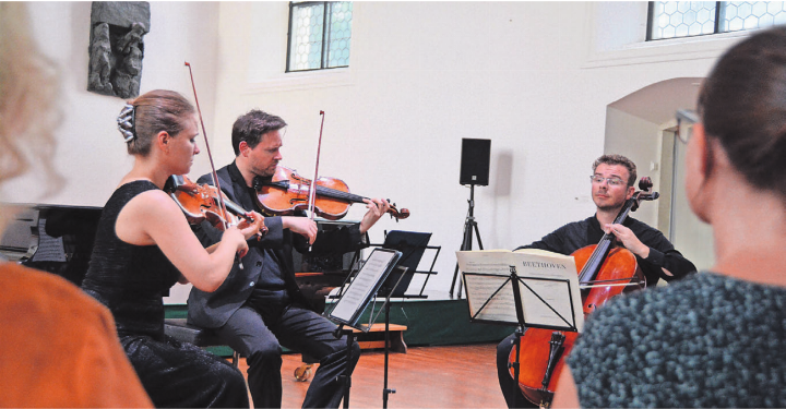 Julia Fischer, Adrien La Marca und Benjamin Nyffenegger (v. l.) präsentieren das Streichtrio von Ludwig van Beethoven. Bild: Annemarie Keusch