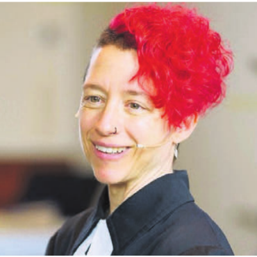 «Ich hab Tiere lieber lebendig» - Pfarrerin Corinne Dobler prägt die Reformierte Kirche der Region seit nunmehr zwei Jahrzehnten. Bild: zg