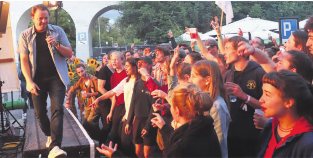 Wie am Klein FIDM 2021 konzertiert Phenomden am Reussufer. Wie am Klein FIDM 2021 konzertiert Phenomden am Reussufer.