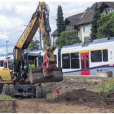 Zug fällt derzeit aus - Der Bahnhof Isenlauf wird aufwendig umgebaut. Bild: huy