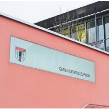 Verbrauch massiv gestiegen - Der Zufiker Gemeinderat und die Zufiker Wasserversorgung fordern auf, den Wasserverbrauch zu verringern. Bild: Archiv