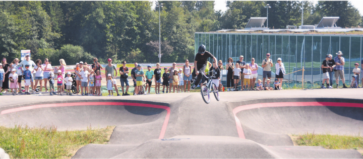 Bereits bei der Eröffnung der Pumptrackanlage wurde eine grosses Show von Profis auf der Anlage gezeigt. Ende August folgt mit der PumpKing Challenge ein weiteres Highlight. Bild: Archiv / sab