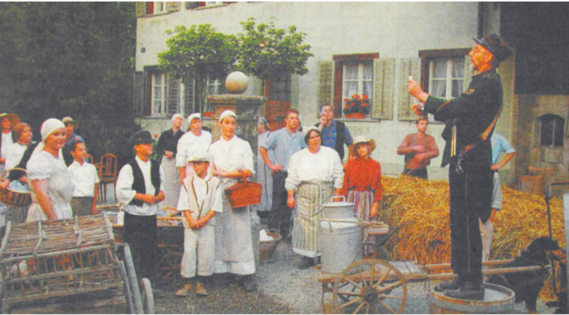 Zum 100-Jahr-Jubiläum führten Niederwil und Nesselnbach das grosse Freilichtspiel «E sone Gmein(d)heit» auf. Jetzt, 25 Jahre später, gibt es zwar kein Theater, aber viel Musik und eine nostalgische Fotoreise. Bild: Archiv - Das Bild wird blockiert. – Möglicherweise durch einen aktiven Adblocker.