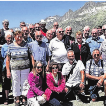Unterwegs im Grimselgebiet - Der Veteranenverein Boswil auf Reisen – da darf das obligate Gruppenfoto nicht fehlen. Bild: zg
