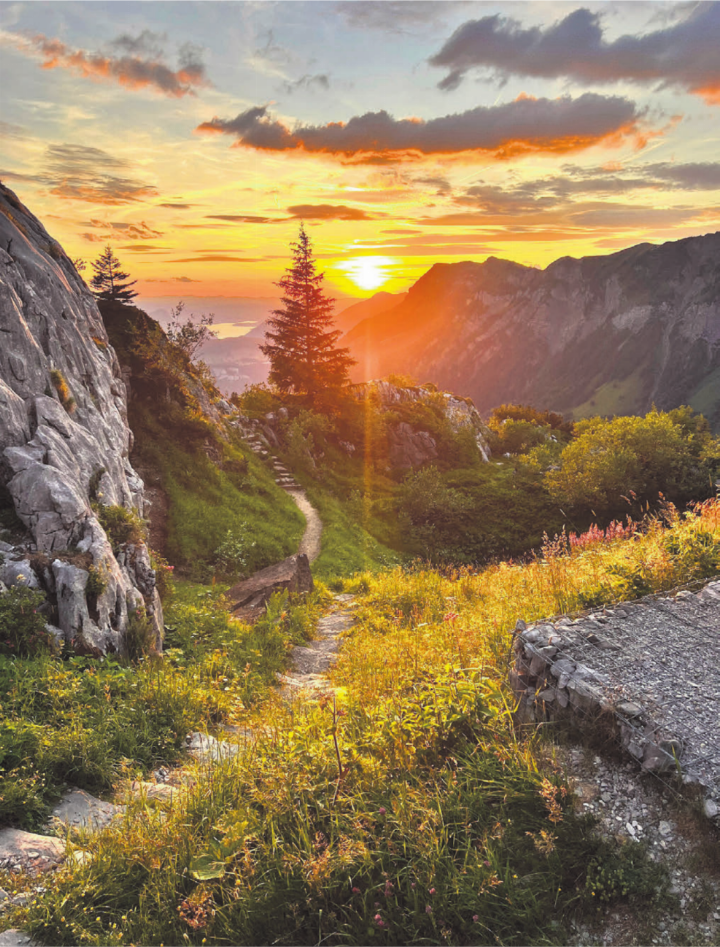 «Ich übernachtete auf der Liderenhütte und erlebte diesen wunderschönen Sonnenuntergang. Welch magischer Moment – und das alles ohne KI», schreibt Nadja Kamm aus Berikon zu diesem Schnappschuss.