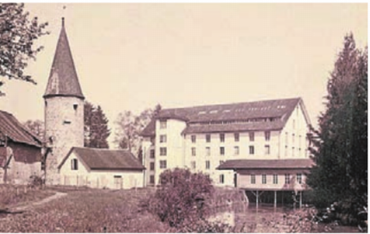 Die Spinnerei (rechts) neben dem Hermannsturm wurde 1837 erbaut.    Bild: zg