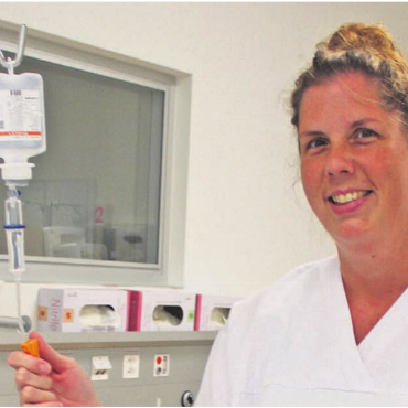 Viele fröhliche Momente - Nicole Pfäffli leitet die Abteilung Onkologie des Spitals Limmattal und führt die Behandlungen von Tumoren durch. Bild: zg