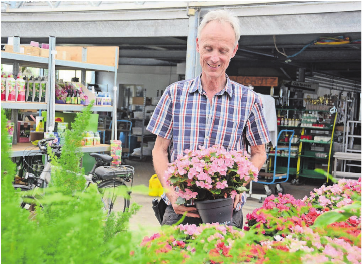 32 Jahre lang drehte sich seine Welt mehrheitlich um Blumen, nun zieht Alex Gisler einen Schlussstrich. «Ich freue mich auf meine Pensionistenzeit – mit vielen Chancen und Möglichkeiten», sagt er. Bild: Chregi Hansen