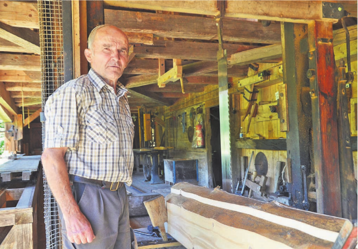 Martin Köchli hat das Säger-Handwerk von seinem Vater gelernt – und gibt es nun im Verein weiter. Bilder: Thomas Stöckli