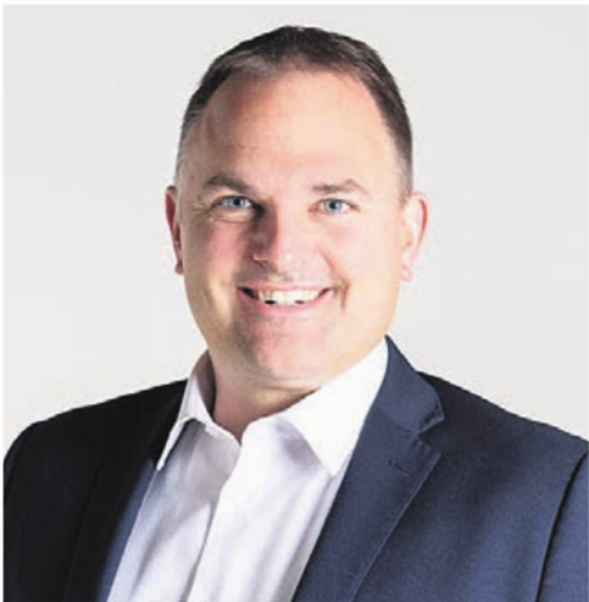 Marcel Dettling hält die Ansprache in Dintikon. Bild: pd - Das Bild wird blockiert. – Möglicherweise durch einen aktiven Adblocker.
