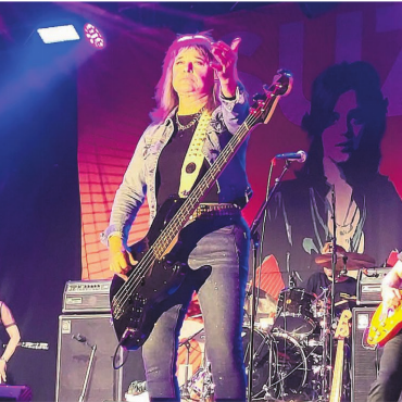 Mit Suzi Quatro durch die Nacht - Suzi Quatro überzeugte mit viel Energie und sowohl lauten wie auch leisen Momenten.    Bilder: Heinz Strebel
