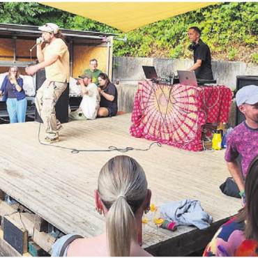 Vibes, Vielfalt und volle Hütte - Extra für das Festival wurde eine Aussenbühne gebaut.