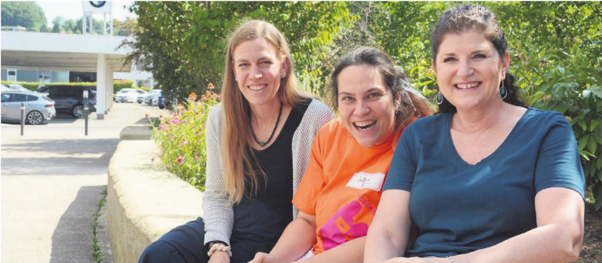 Jacqueline Stierli, Mitglied der Geschäftsleitung der Integra, Nicole Steimer von der Kreativwerkstatt und Initiantin sowie Gruppenleiterin Manuela Bernasconi (von links) freuen sich, dass das neue Projekt so gut angelaufen ist. Bilder: Chregi Hansen / zg - Das Bild wird blockiert. – Möglicherweise durch einen aktiven Adblocker.