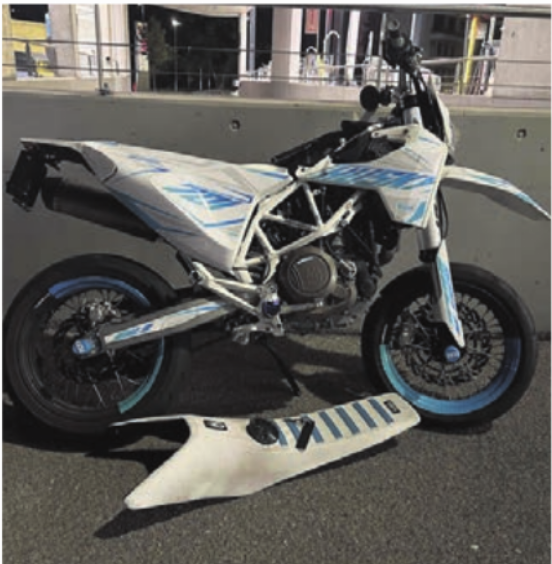 Beim Unfall entstand beträchtlicher Sachschaden – sowohl am Motorrad ... - Das Bild wird blockiert. – Möglicherweise durch einen aktiven Adblocker.
