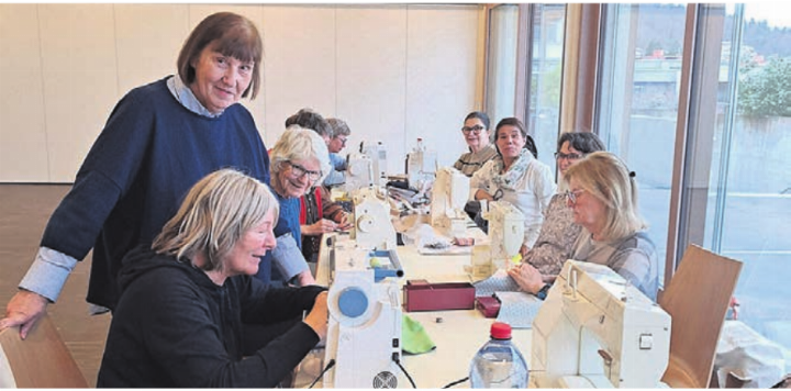 Die Frauen treffen sich regelmässig, um gemeinsam kreativ zu sein. Bild: zg