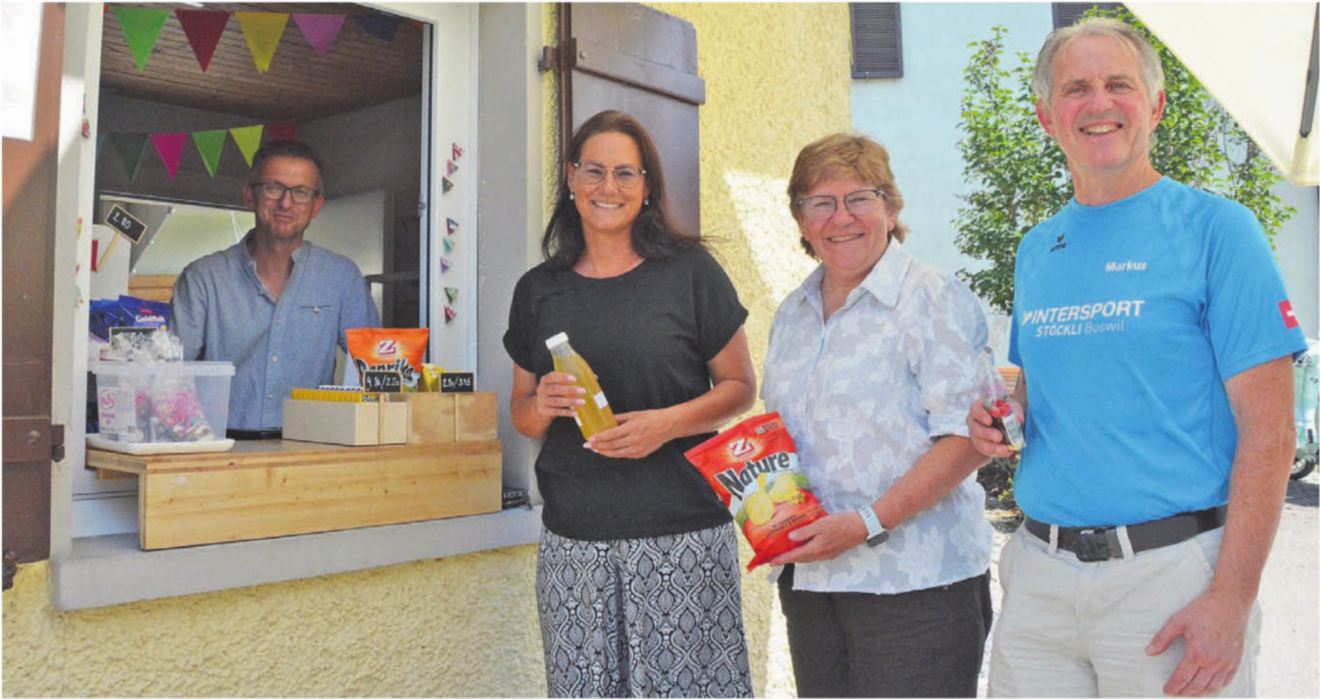 Vierfache Vorfreude beim Gärtnerhaus-Kiosk, von links: Mirzet Sejdinoski und Karin Filli (beide Stiftung Gärtnerhaus) sowie Brigitte Stäger und Markus Büchi (beide Verein Top Challenge). Bild: Annemarie Keusch - Das Bild wird blockiert. – Möglicherweise durch einen aktiven Adblocker.