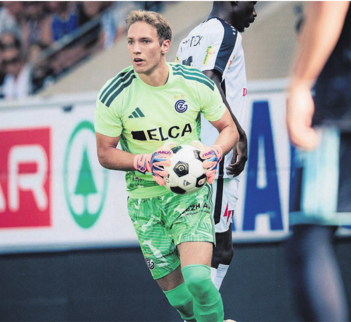 Marvin Hübel im GC-Trikot. Nach drei Jahren im Challenge-League-Team von Aarau zieht es ihn jetzt in die Super League. Die Rolle als Stammgoalie muss er sich dort noch erkämpfen. Bild: Grasshopper Club Zürich / Mike Wiss