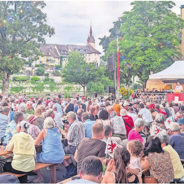 Der 1. August als Workshop - Der Nationalfeiertag vermag in Bremgarten die Menschen zu mobilisieren. Die Festbänke waren nahezu voll besetzt.