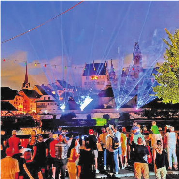 Der 1. August als Workshop - Wiederum gabs am Reussufer eine Lasershow zu bestaunen. Bilder: Marco Huwyler / zg