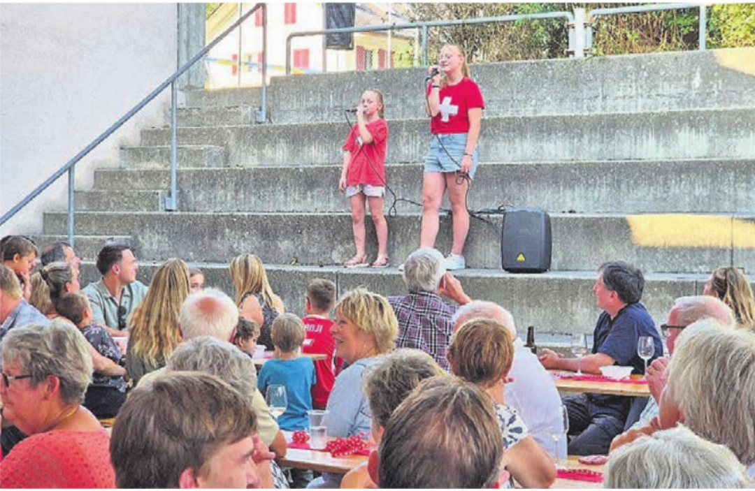 Luana und Svea Gauch singen ein Lied über die Schweiz. Luana und Svea Gauch singen ein Lied über die Schweiz.