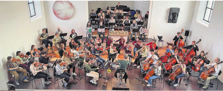 Zwischen Nacht, Meer und persönlichem Aufbruch – das Jugend-Sinfonieorchester Aargau nimmt das Publikum mit auf eine Reise. Bild: zg